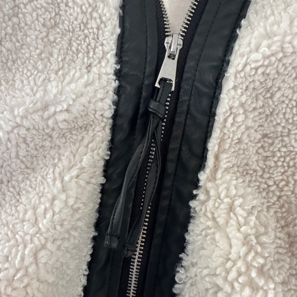 Abercrombie & Fitch SOFT A&F COLLECTION vest - Picture 6 of 10